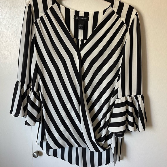 NWT -INC International Concepts Top - Picture 2 of 4